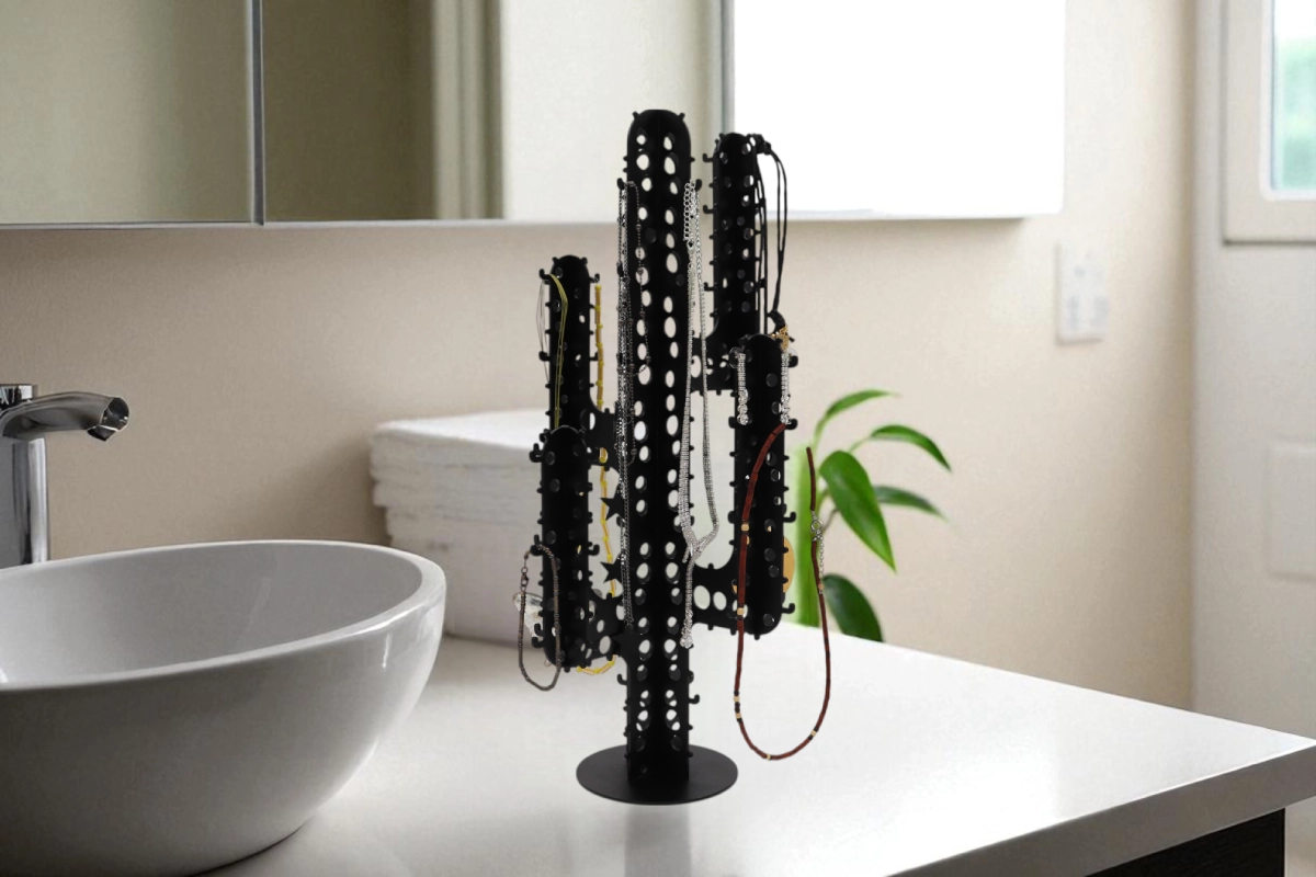 Cactus porte bijoux noir avec trous cactus porte bijoux noir troué dans une salle de bain