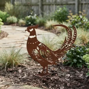 Silhouette d'animal en acier corten représentant un Faisan dans un jardin – Normandy Steel