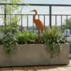 Silhouette d'animal en acier corten représentant un héron sur une terasse d'appartement – Normandy Steel