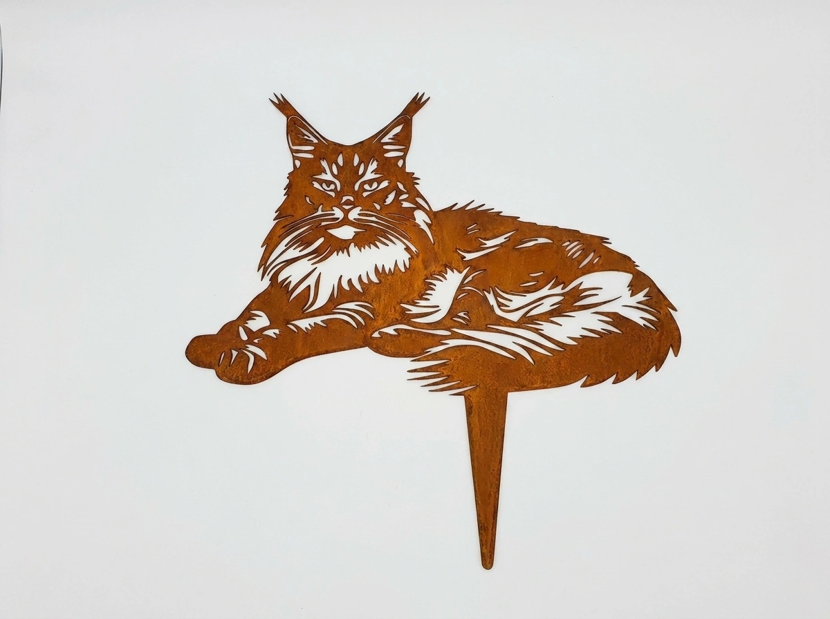 maine-coon-allongé-corten Silhouette d'animal en acier corten représentant un Maine coon allongé – Normandy Steel