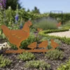 Silhouette d'animal en acier corten représentant une poule et ses poussins dans un jardin – Normandy Steel