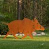 sanglier-corten-exterieur Silhouette d'animal en acier corten représentant un sanglier dans un jardin – Normandy Steel